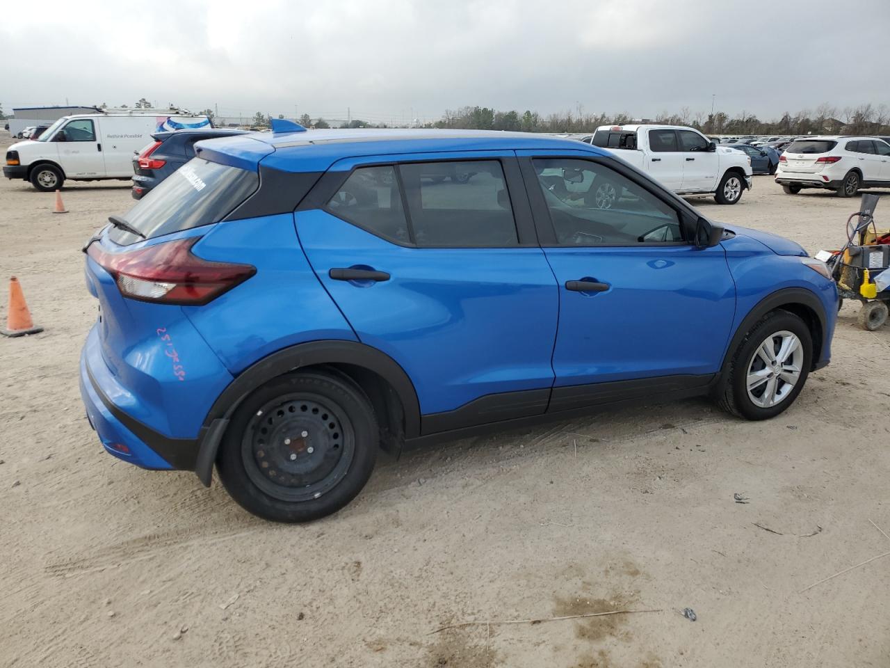2024 Nissan Kicks - Image 3
