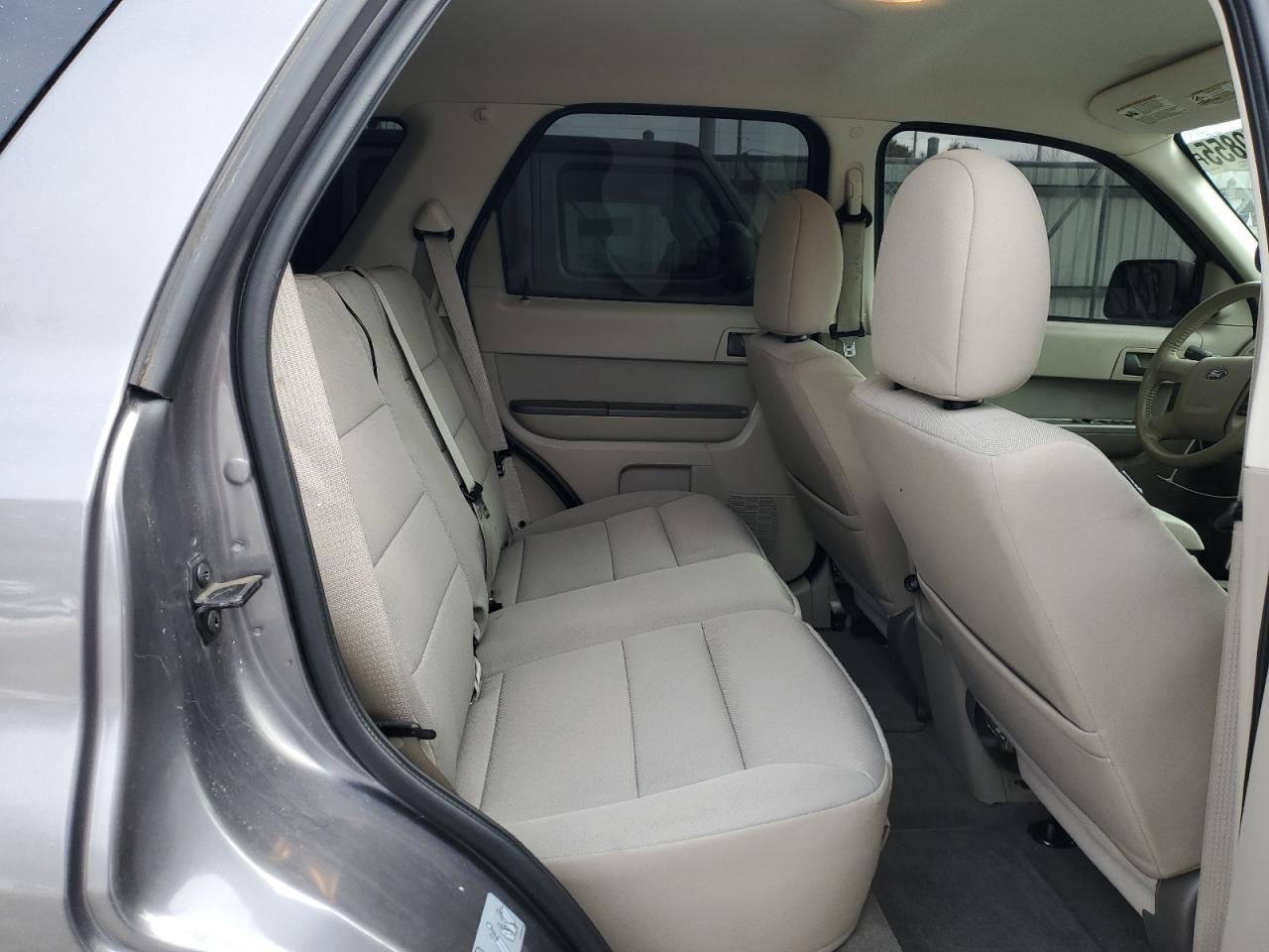 2010 Ford Escape - Image 11