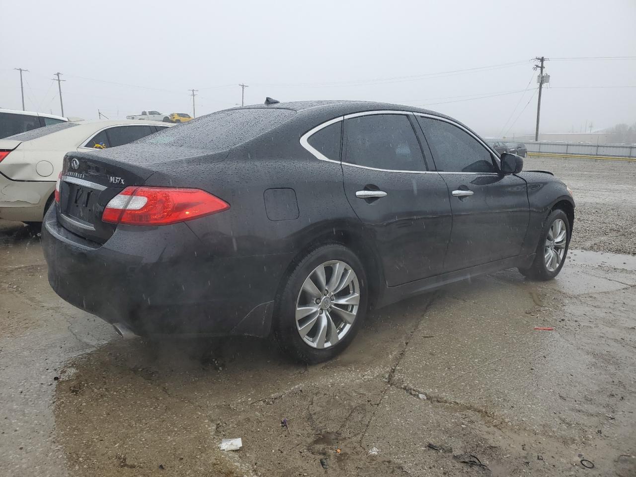 2012 Infiniti M - Image 3