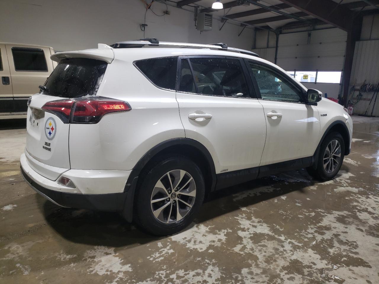 2017 Toyota RAV 4 - Image 3