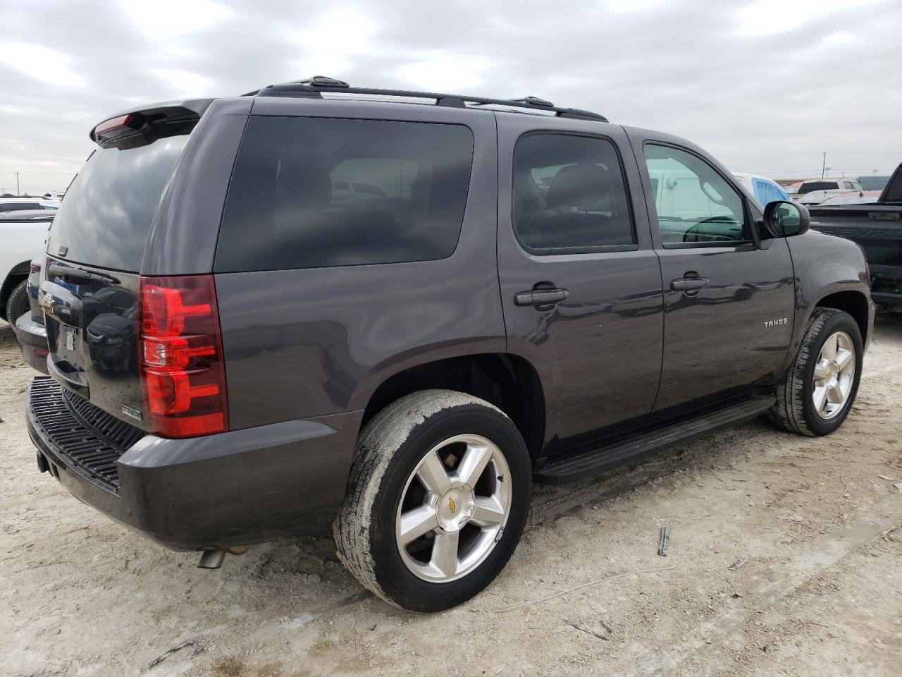 2011 Chevrolet Tahoe - Image 3