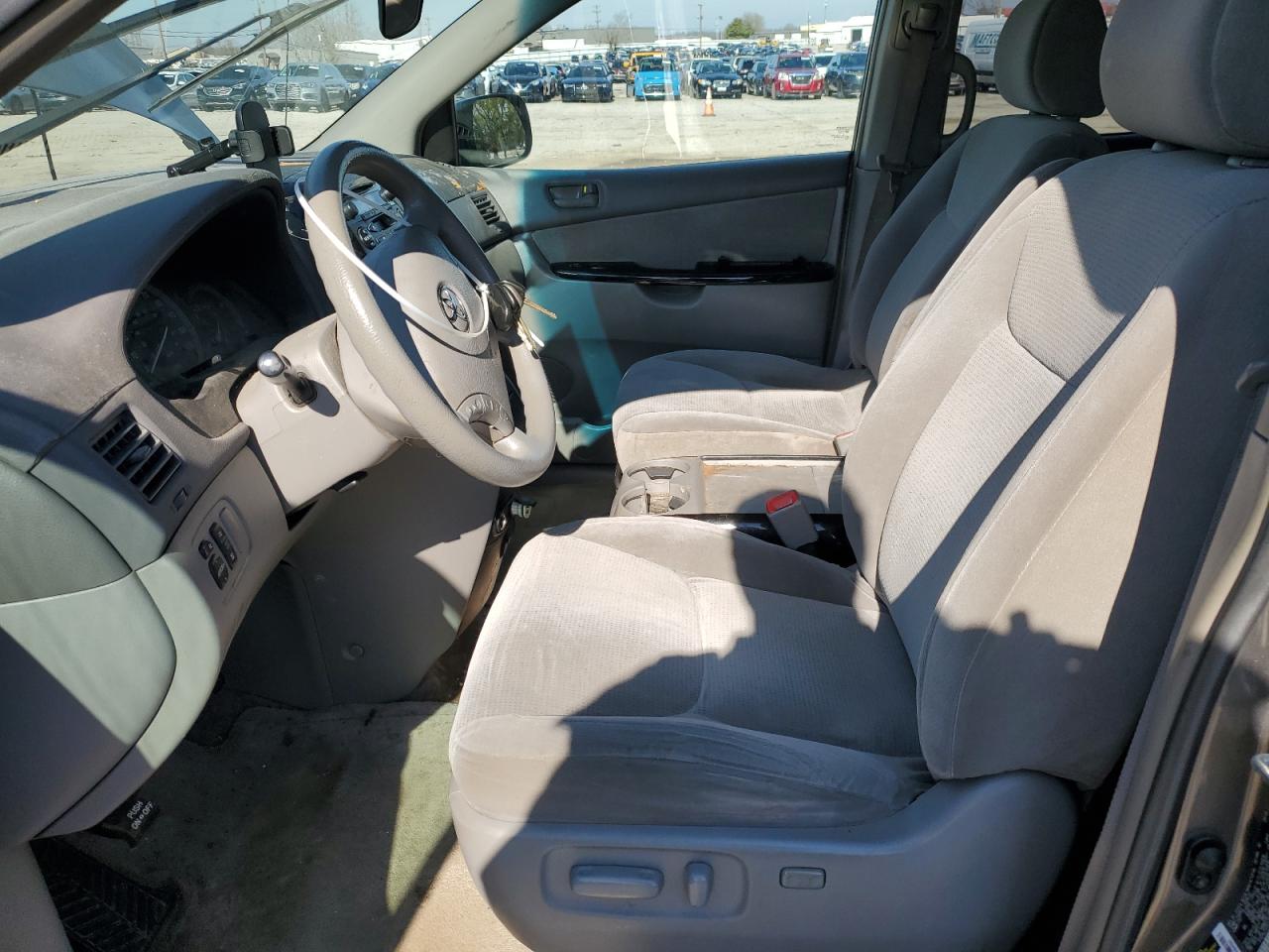 2005 Toyota Sienna - Image 7