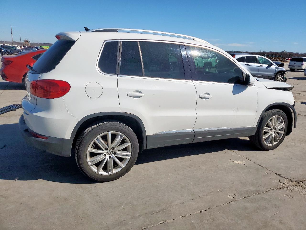 2015 Volkswagen Tiguan - Image 3
