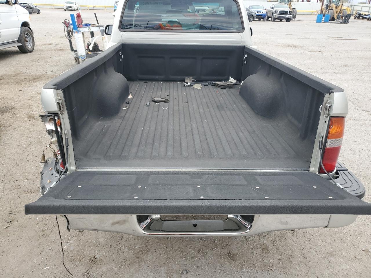 2000 Toyota Tacoma - Image 10
