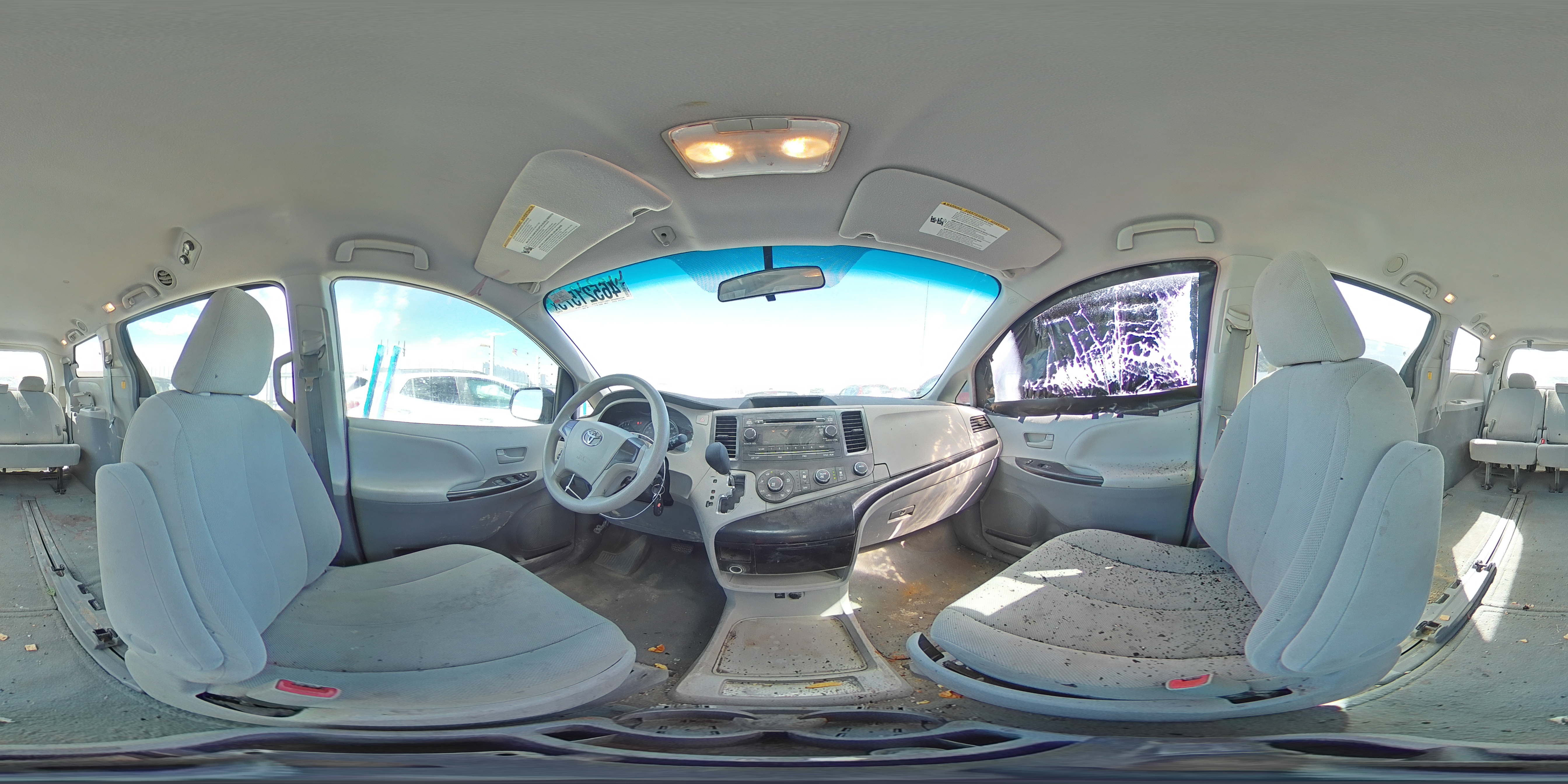 2012 Toyota Sienna - Image 14