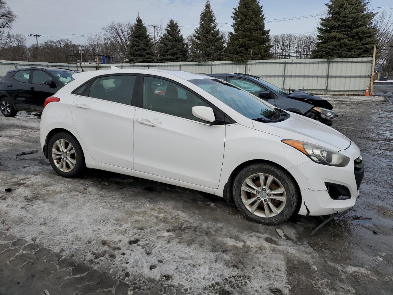 2013 Hyundai Elantra - Image 4
