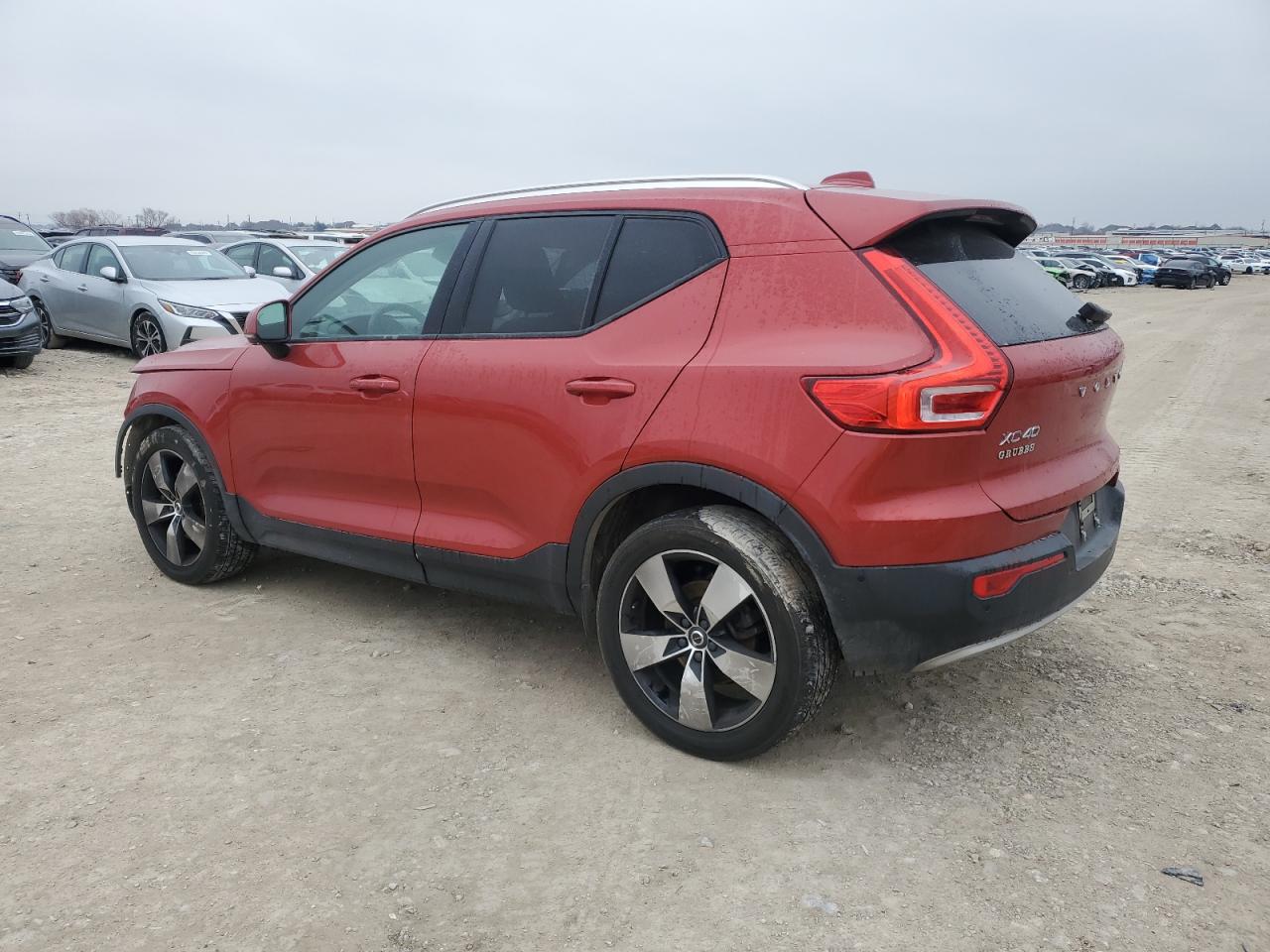 2019 Volvo XC40 - Image 2
