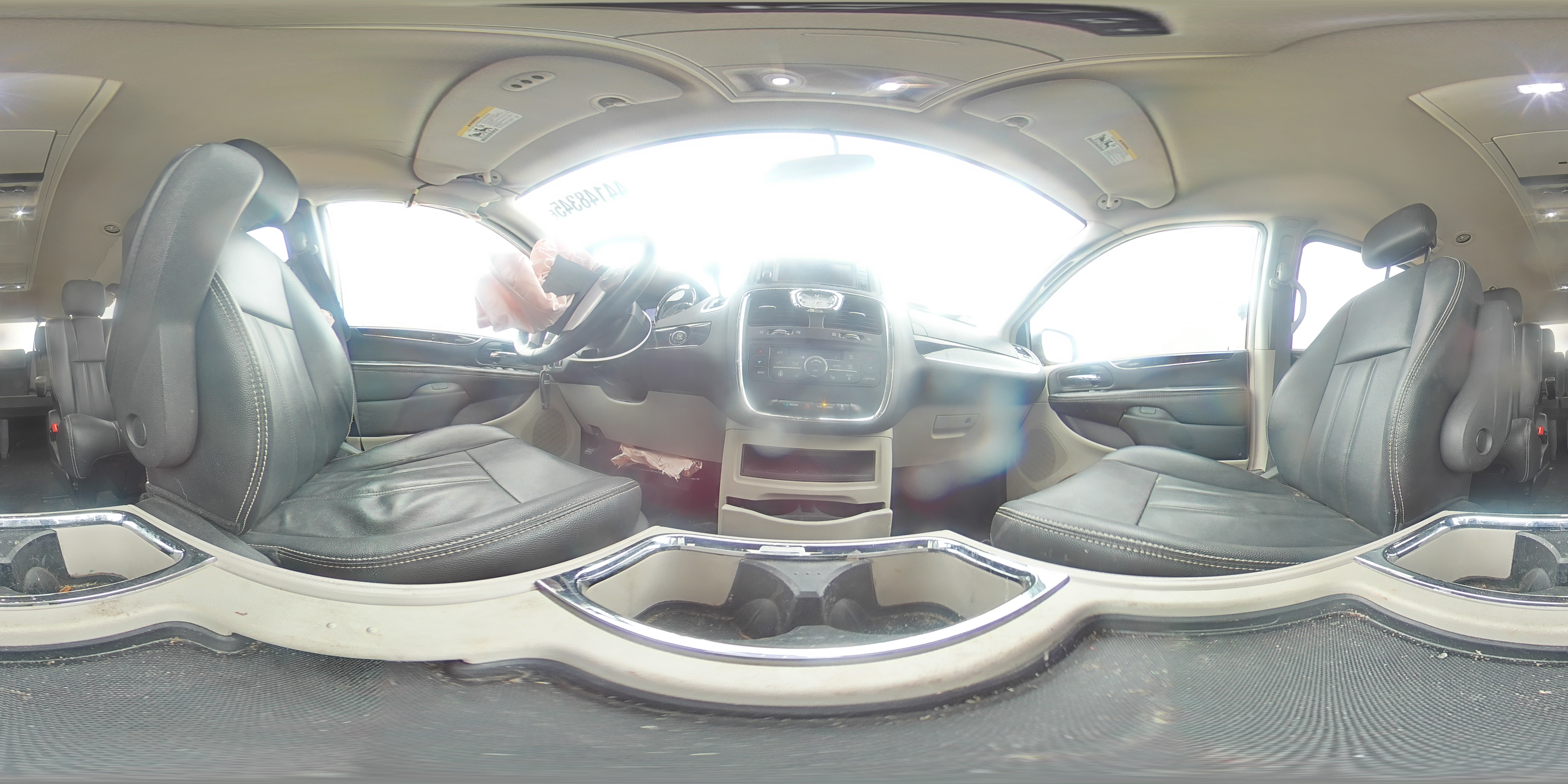 2016 Chrysler Town & Country - Image 16