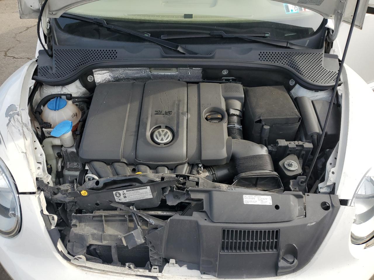 2014 Volkswagen Beetle - Image 11