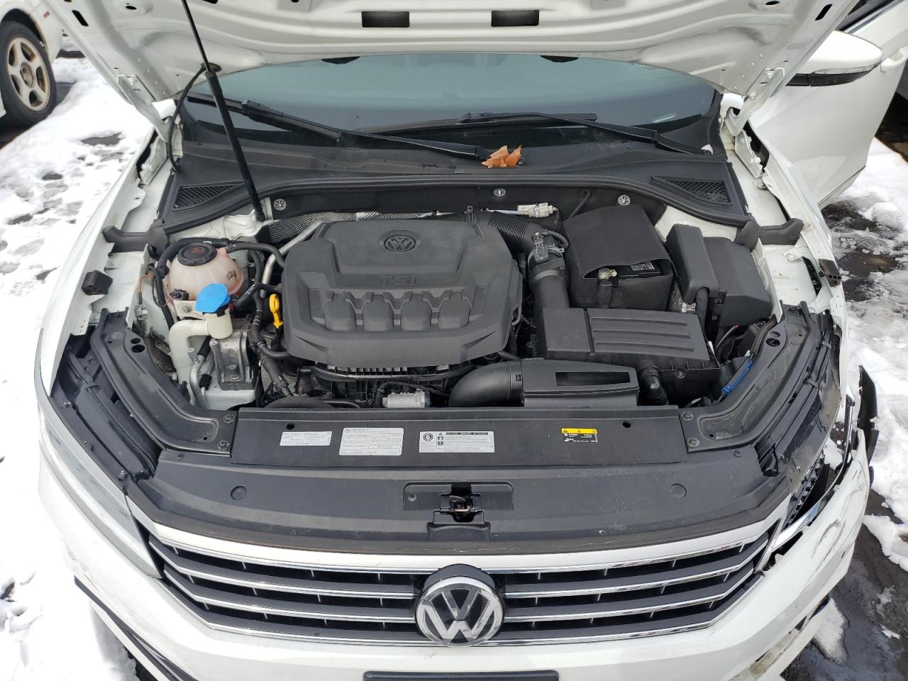 2018 Volkswagen Passat - Image 11