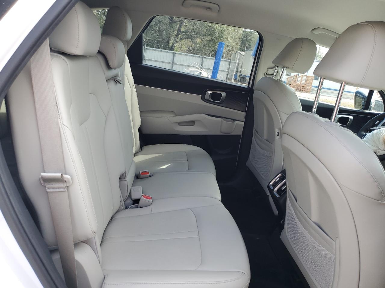 2022 Kia Sorento - Image 11