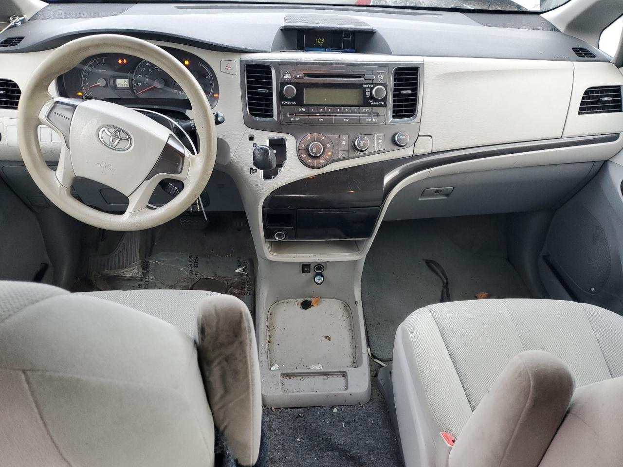 2014 Toyota Sienna - Image 8