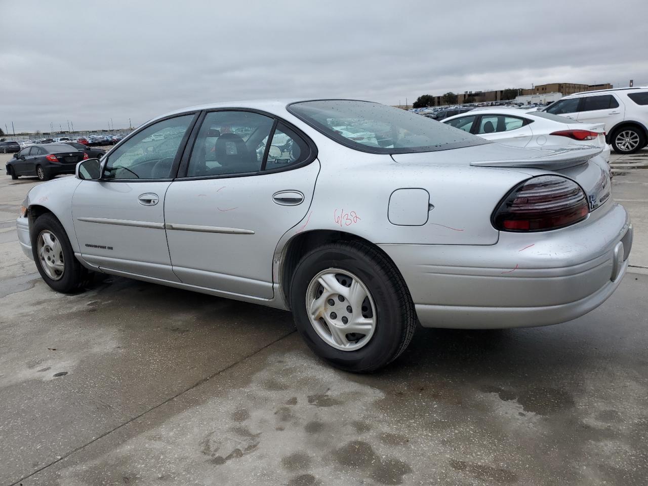 2002 Pontiac Grand Prix - Image 2