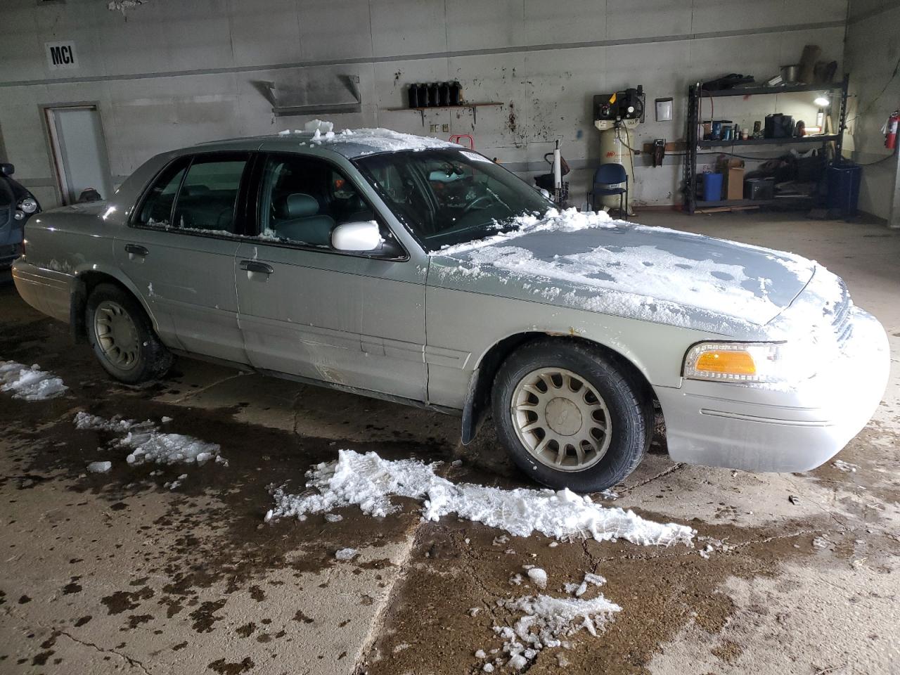 2002 Ford Crown Victoria - Image 4