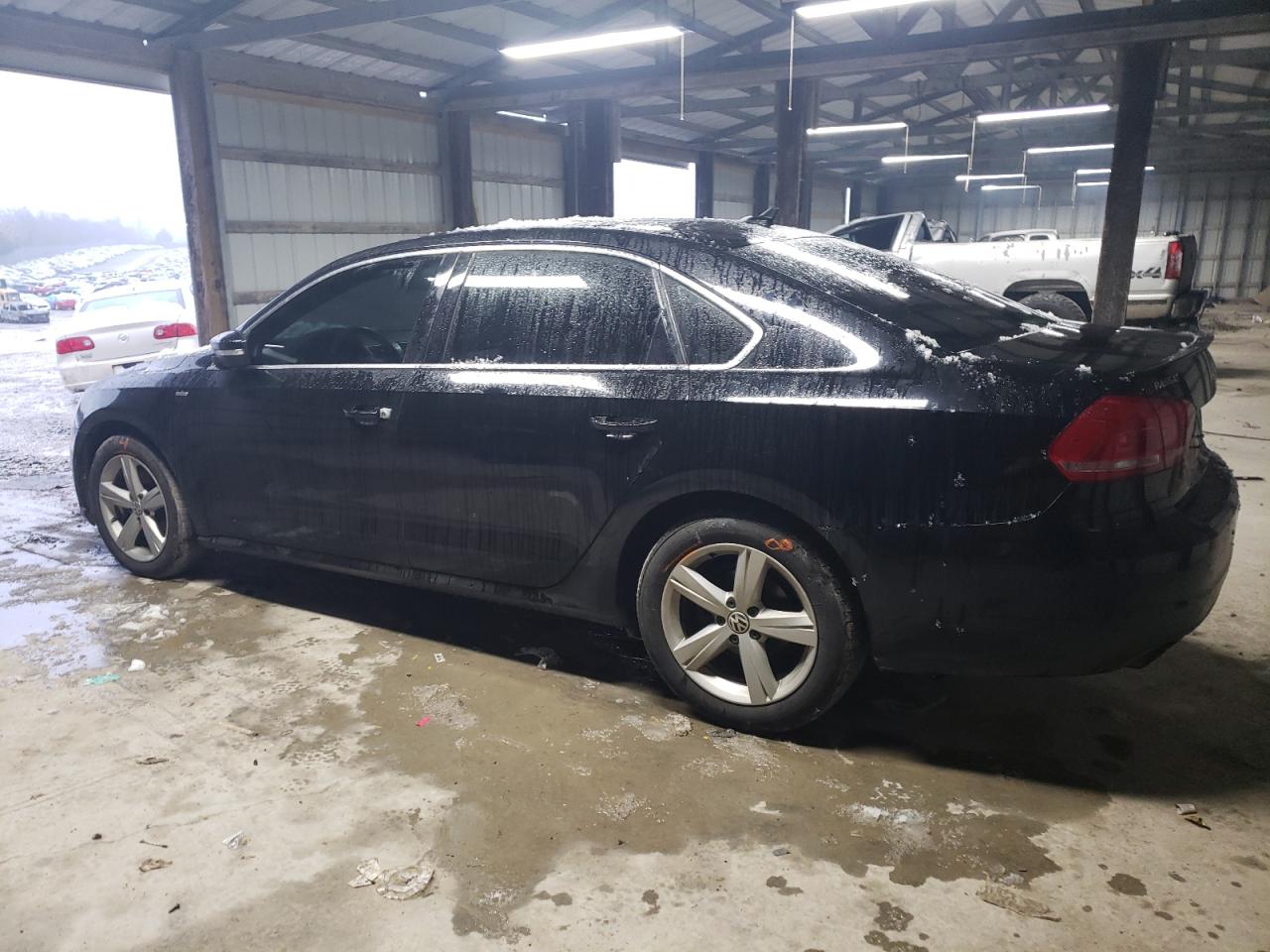 2014 Volkswagen Passat - Image 2