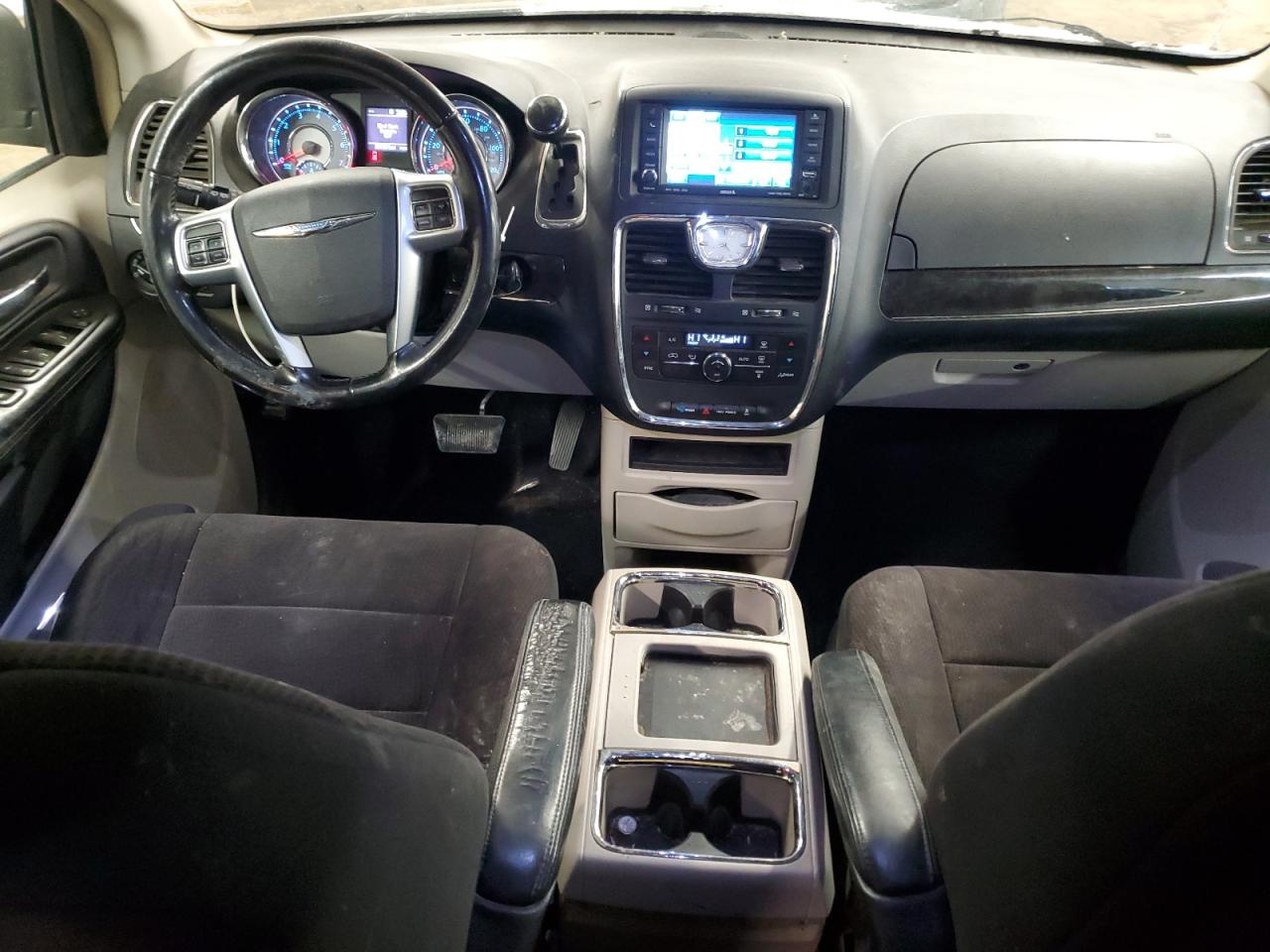 2011 Chrysler Town & Country - Image 8