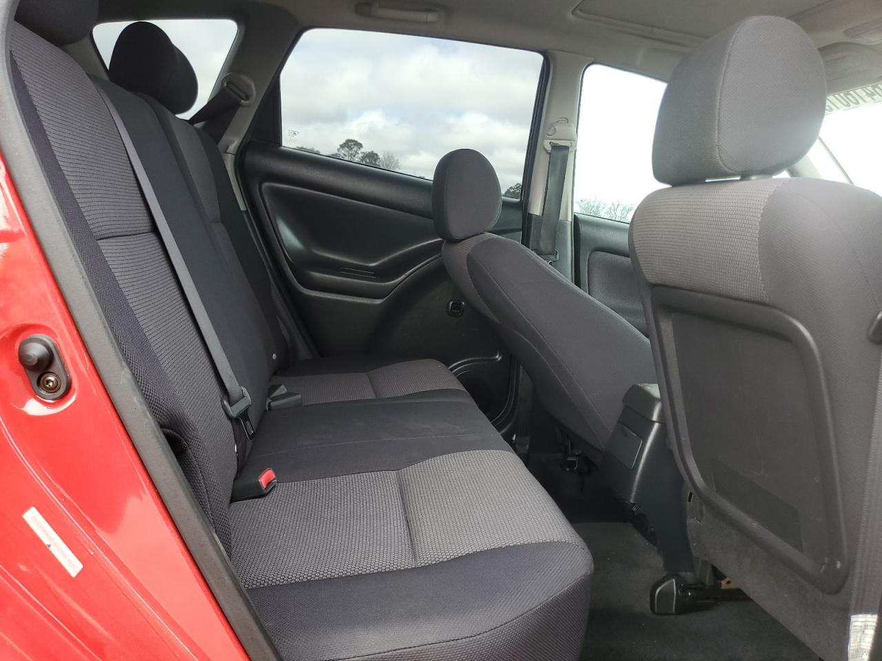 2006 Pontiac Vibe - Image 10