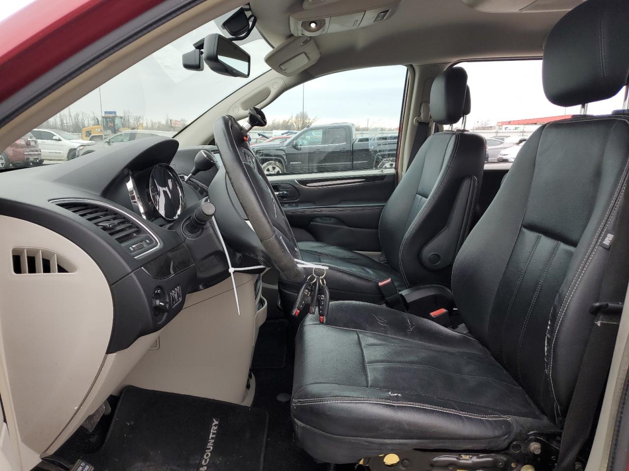 2013 Chrysler Town & Country - Image 7