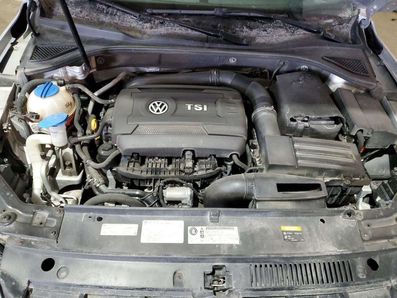 2015 Volkswagen Passat - Image 11