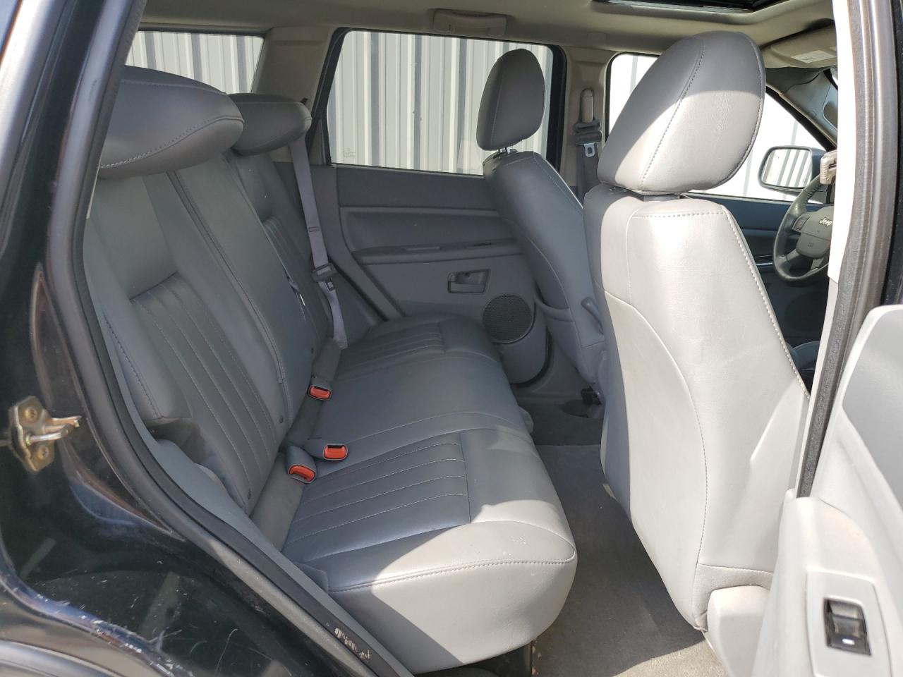 2006 Jeep Grand Cherokee - Image 11
