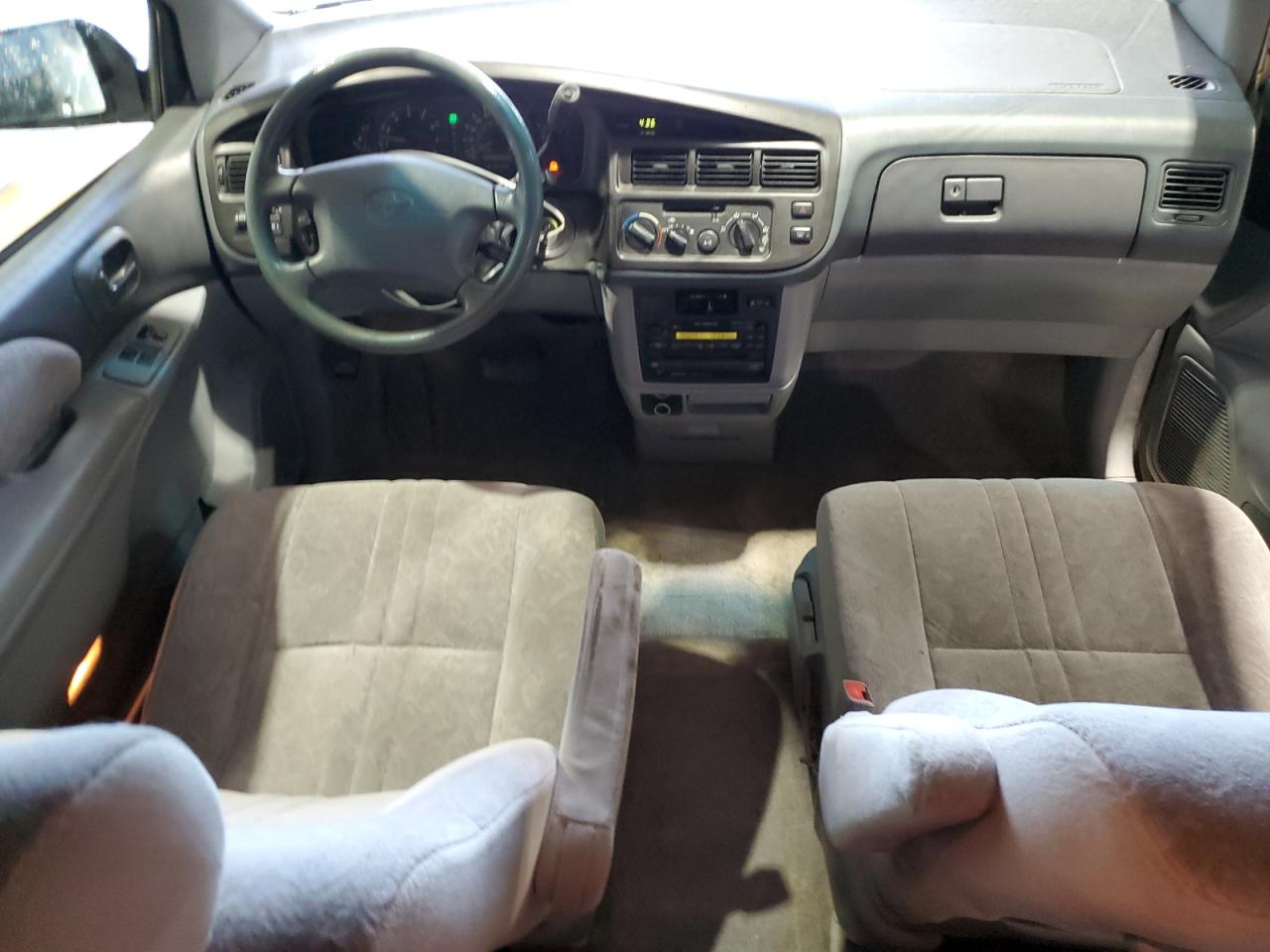 1999 Toyota Sienna - Image 8