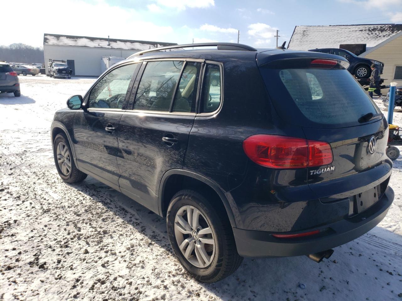 2016 Volkswagen Tiguan - Image 2