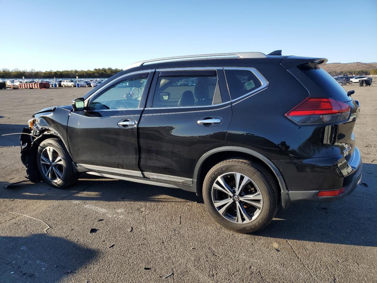 2017 Nissan Rogue - Image 2