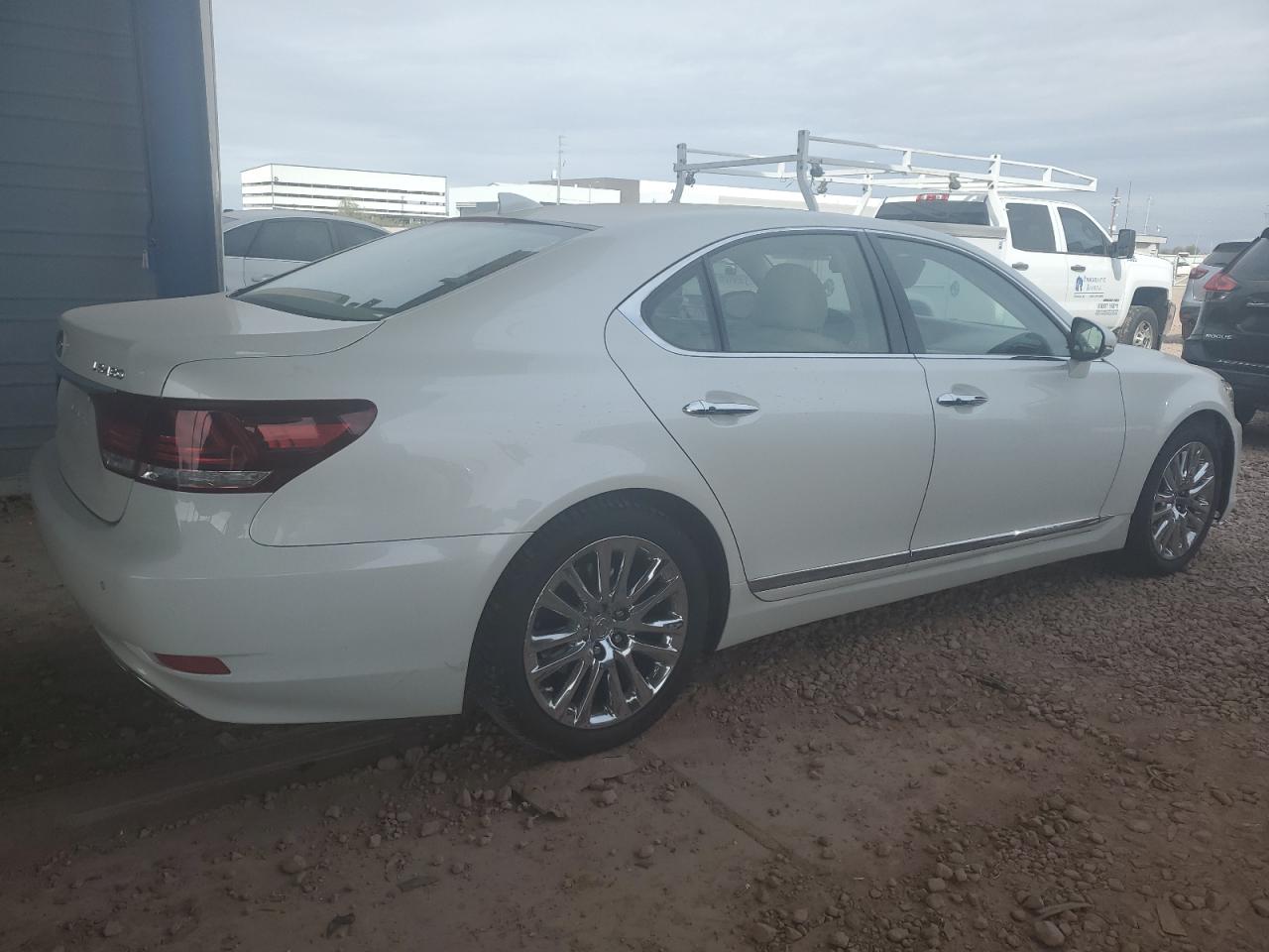 2015 Lexus LS - Image 3