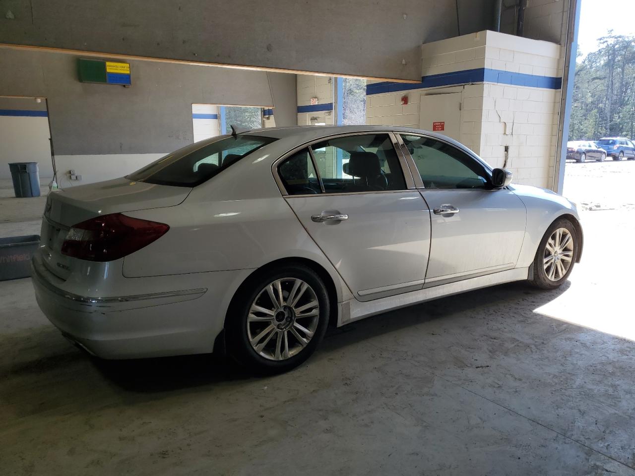2014 Hyundai Genesis - Image 3