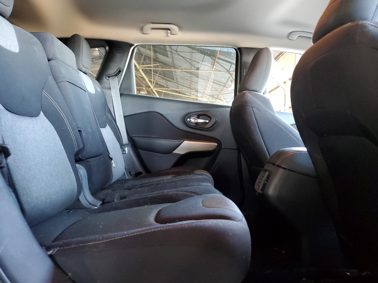 2018 Jeep Grand Cherokee - Image 11
