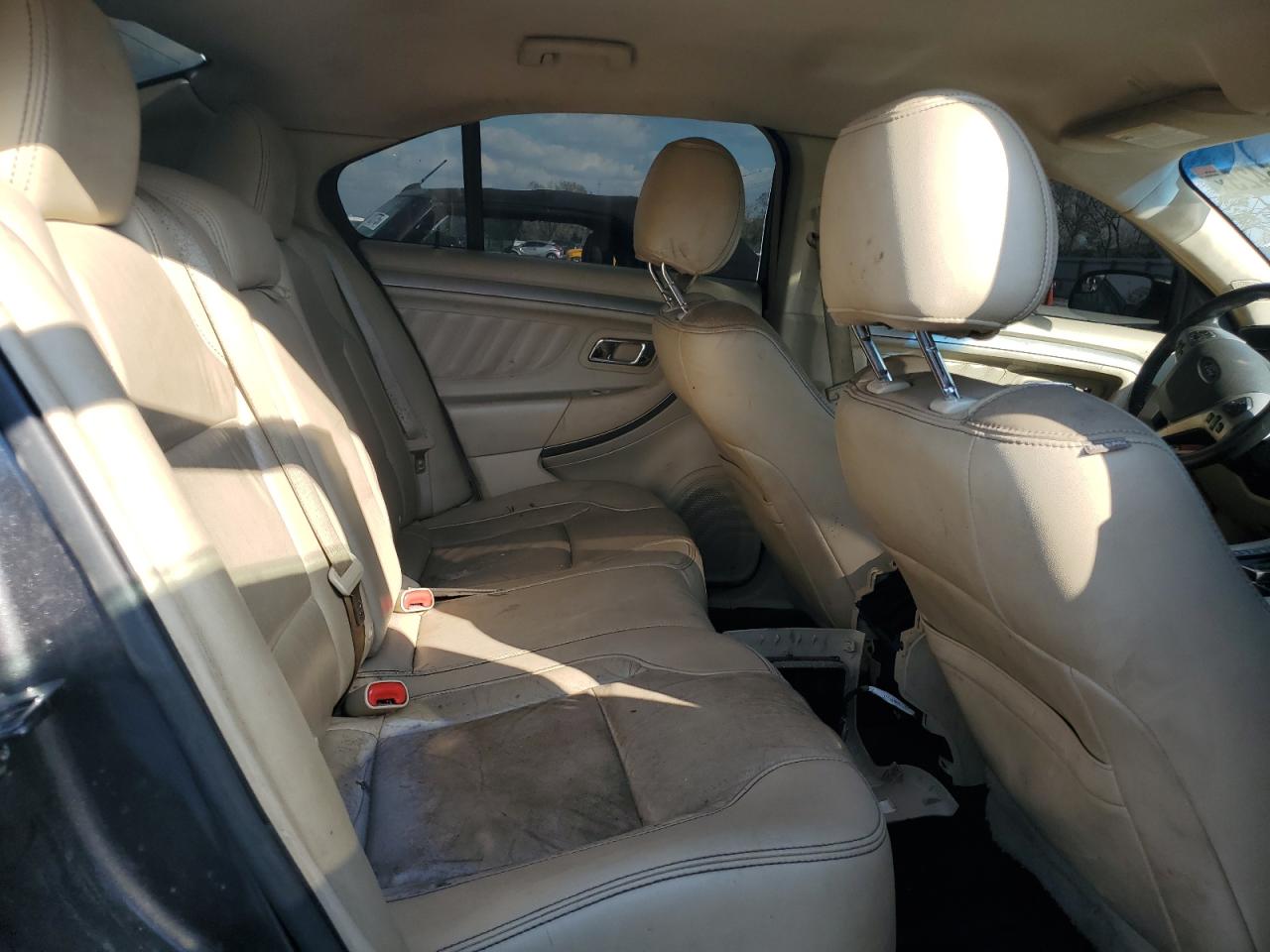 2017 Ford Taurus - Image 10