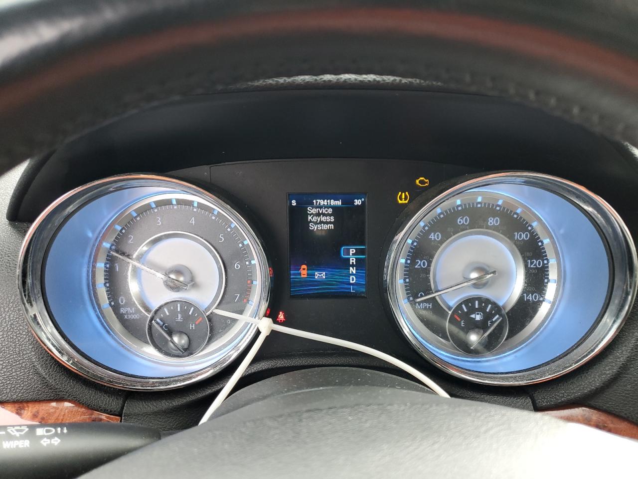2014 Chrysler 300 - Image 9