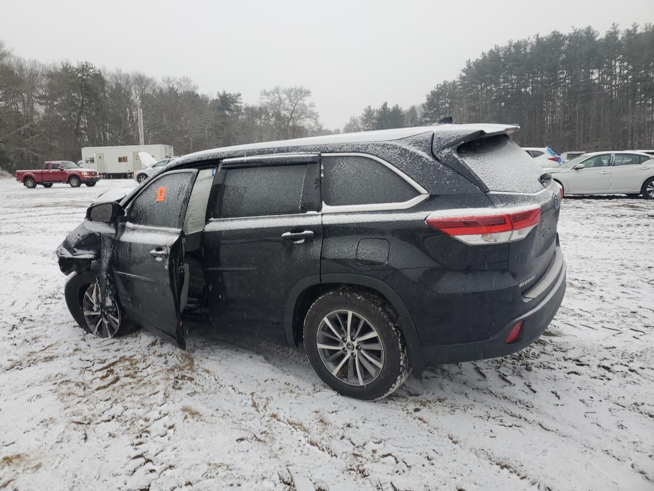 2018 Toyota Highlander - Image 2