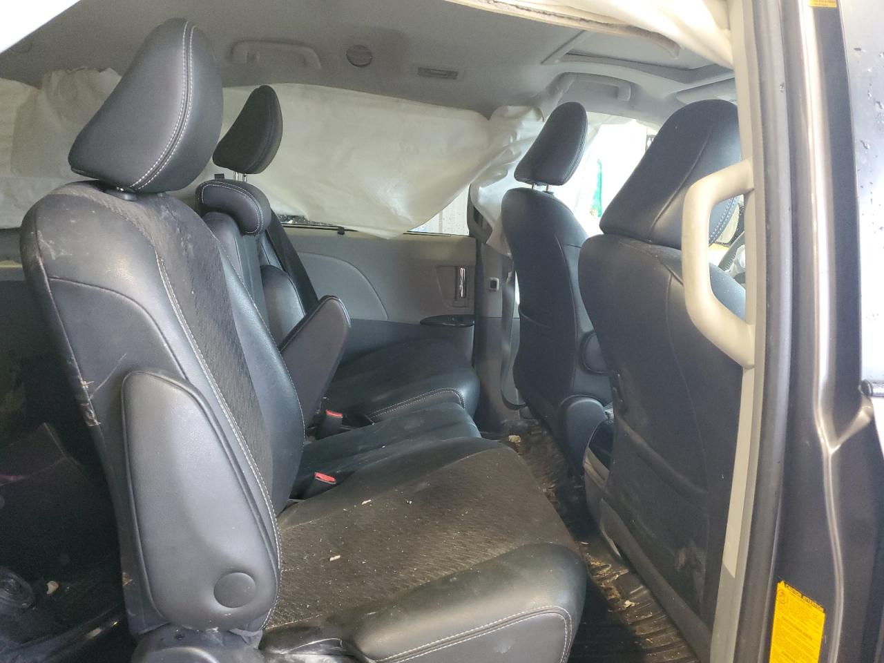 2011 Toyota Sienna - Image 11
