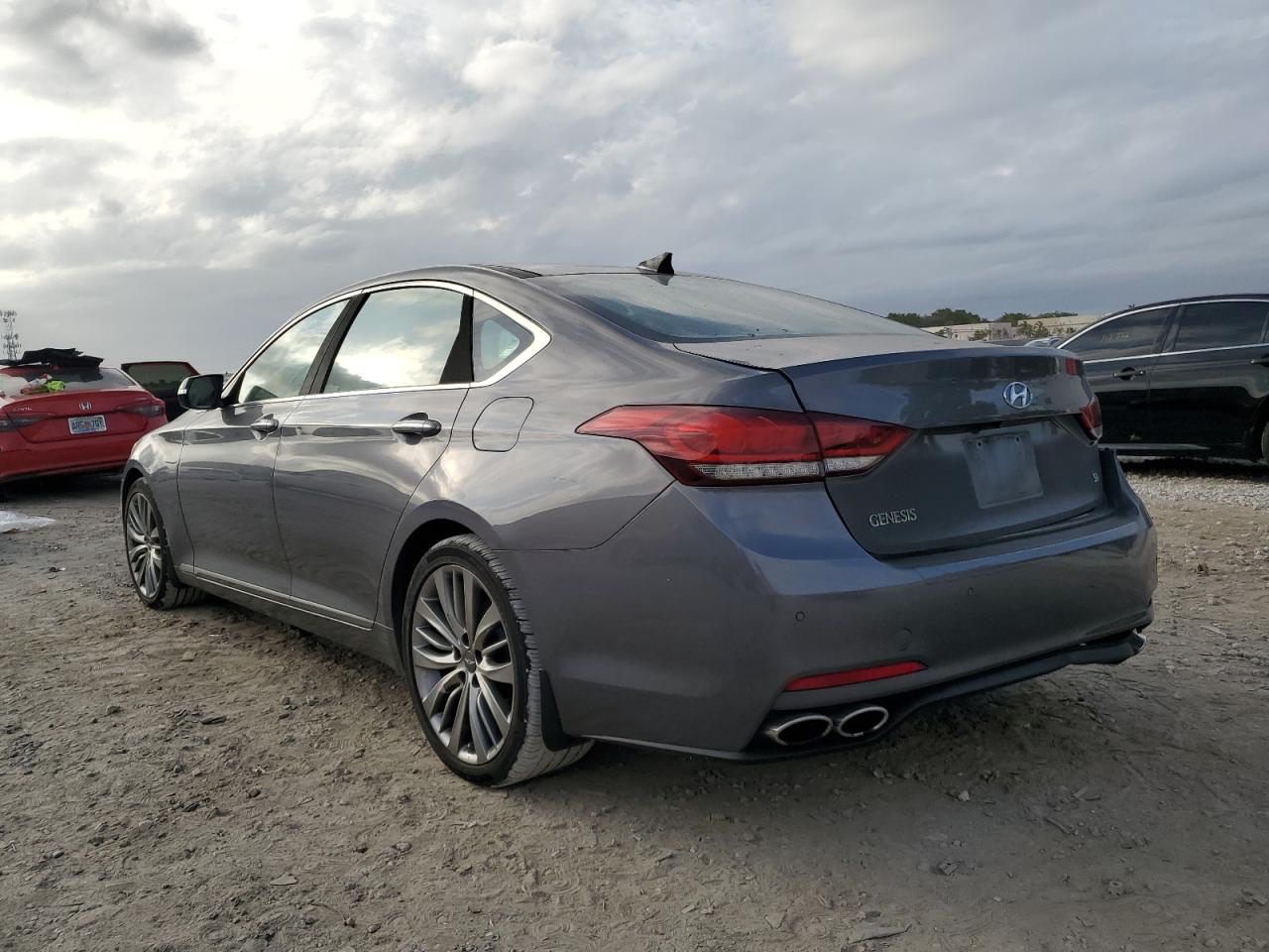 2015 Hyundai Genesis - Image 2