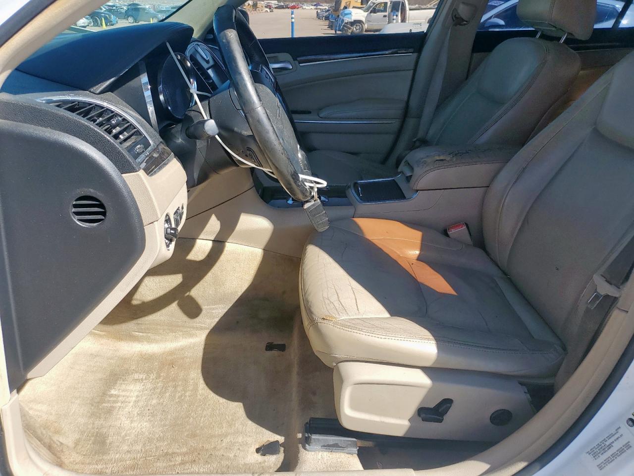 2012 Chrysler 300 - Image 7