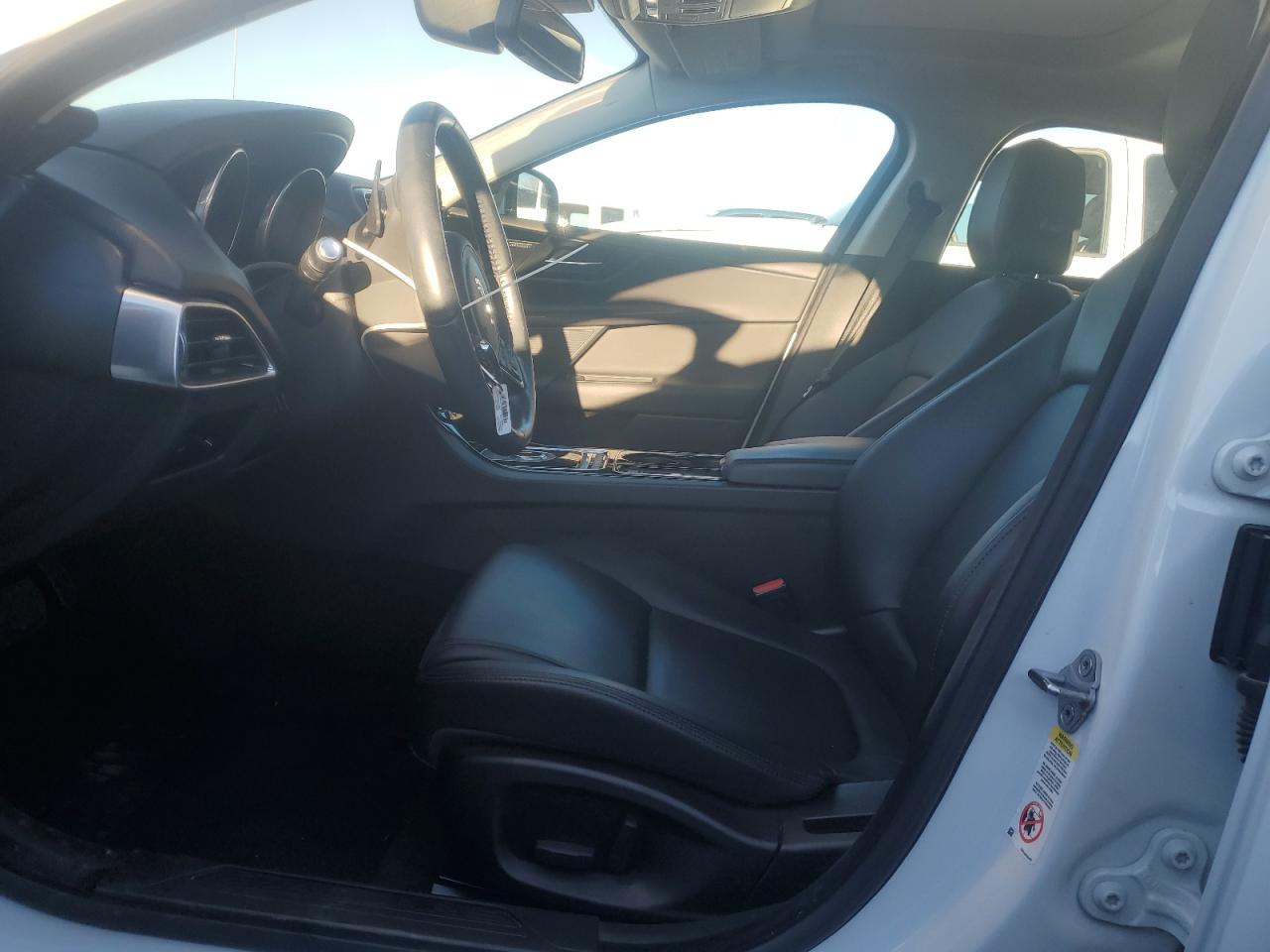 2017 Jaguar XE - Image 7