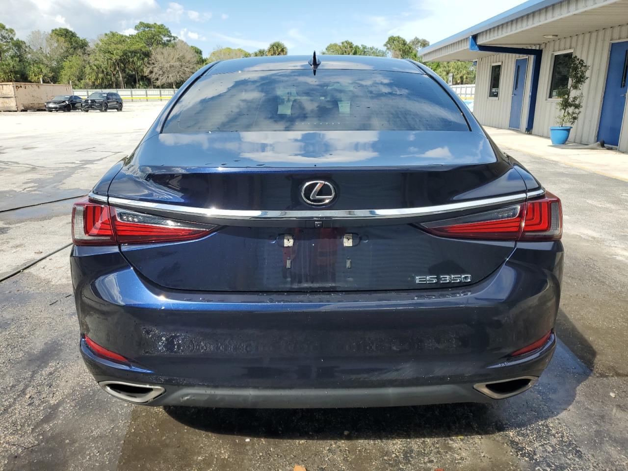 2021 Lexus ES - Image 6