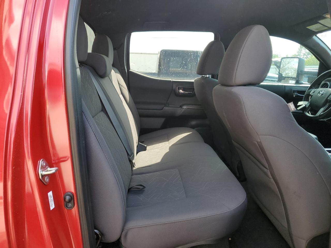 2018 Toyota Tacoma - Image 10