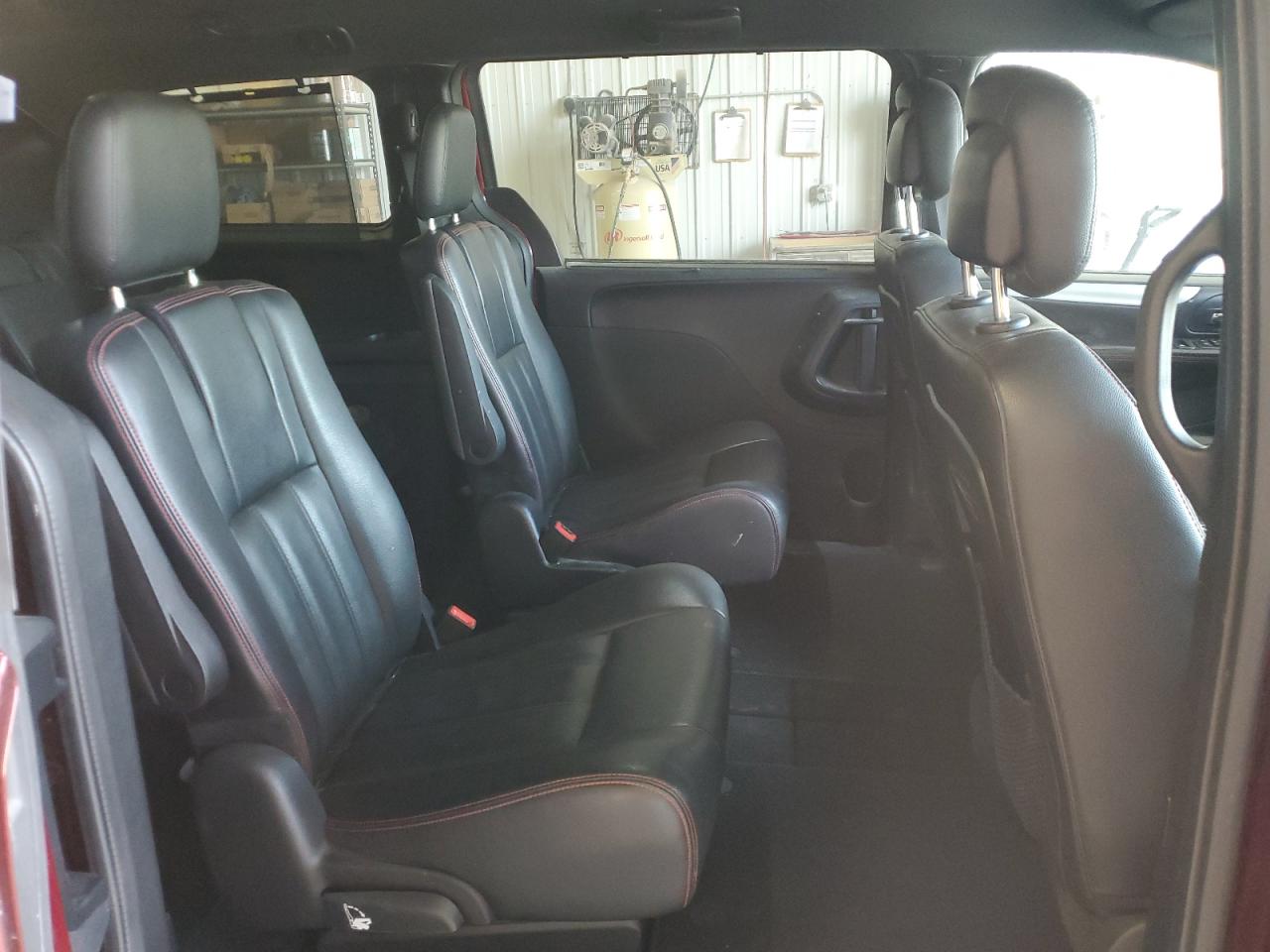 2017 Dodge Caravan - Image 11