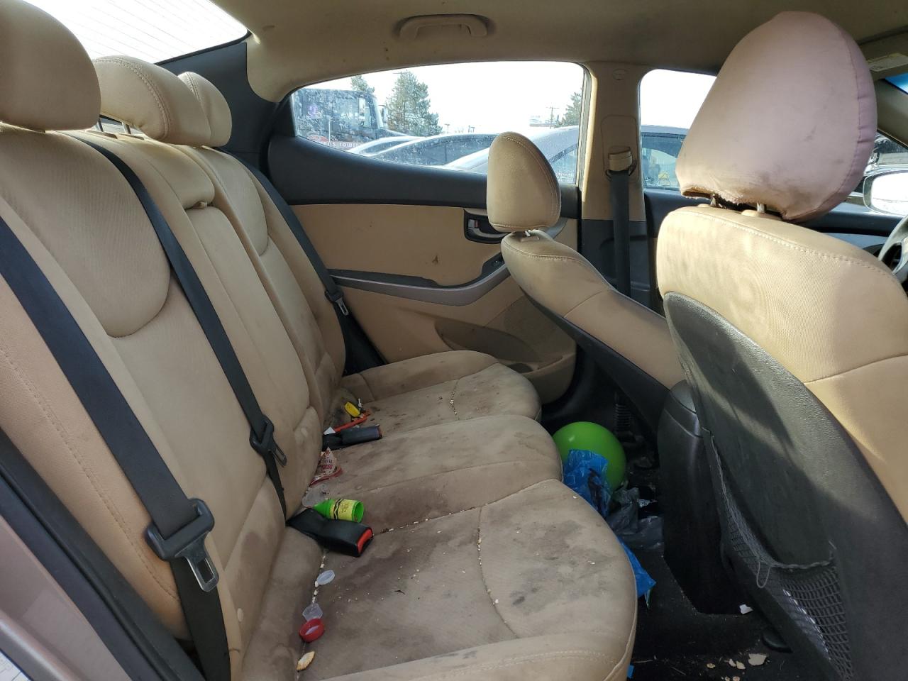 2011 Hyundai Elantra - Image 10