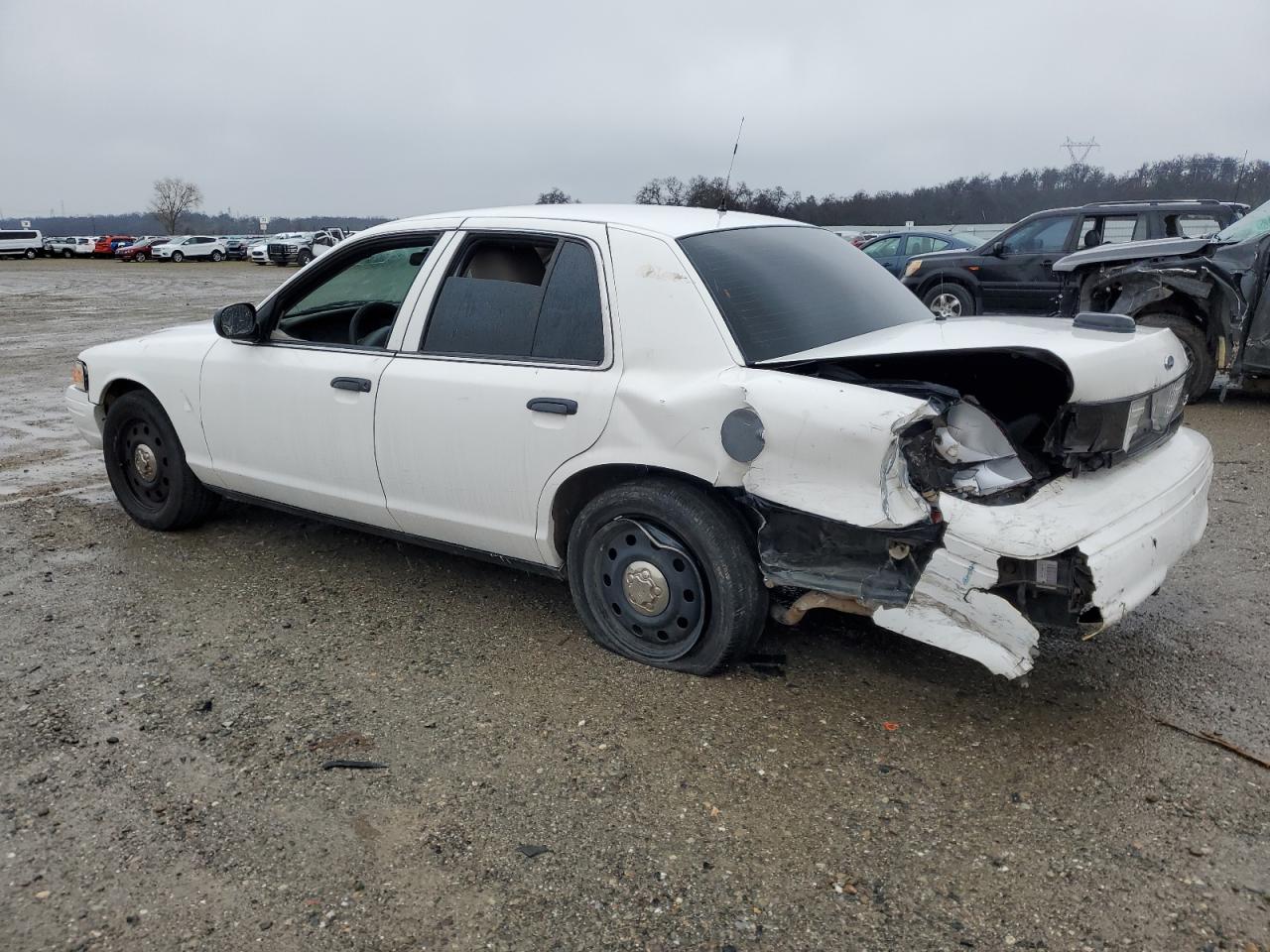 2011 Ford Crown Victoria - Image 2