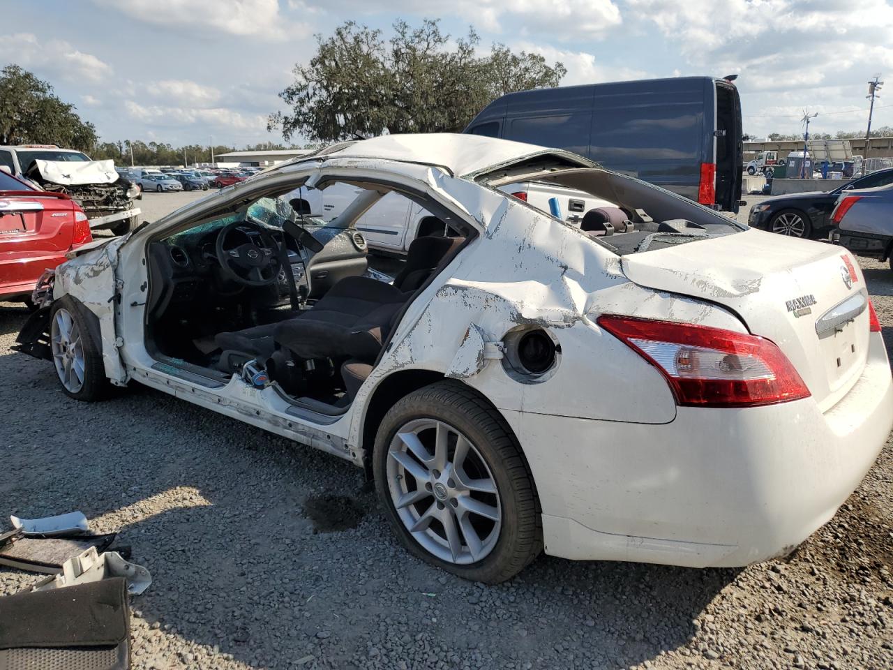 2009 Nissan Maxima - Image 2