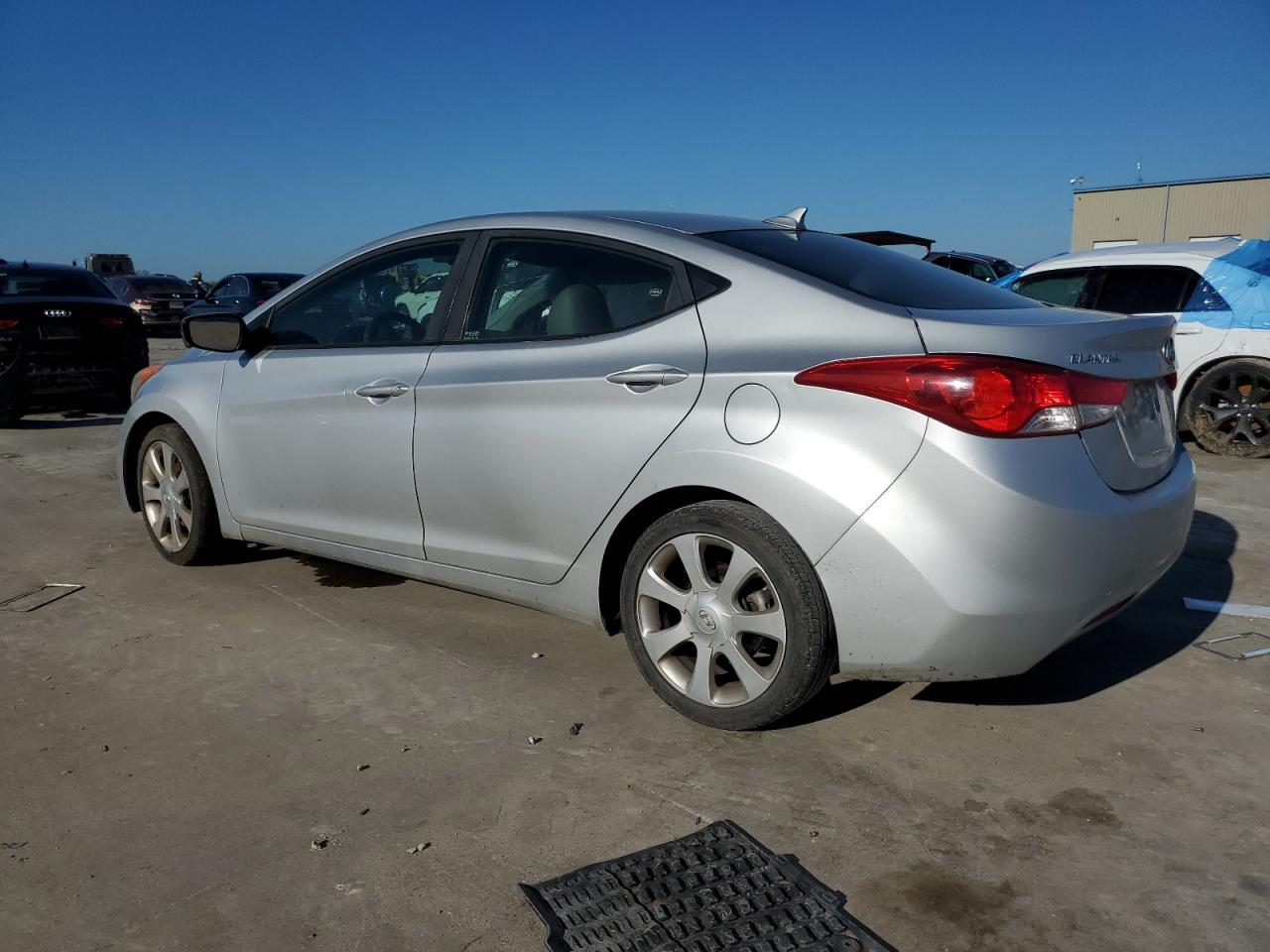 2012 Hyundai Elantra - Image 2