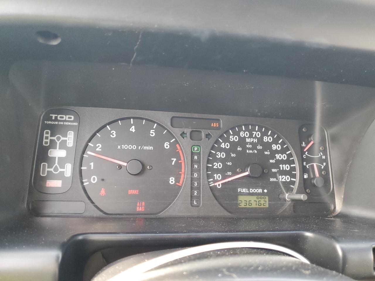 2001 Isuzu Trooper - Image 9