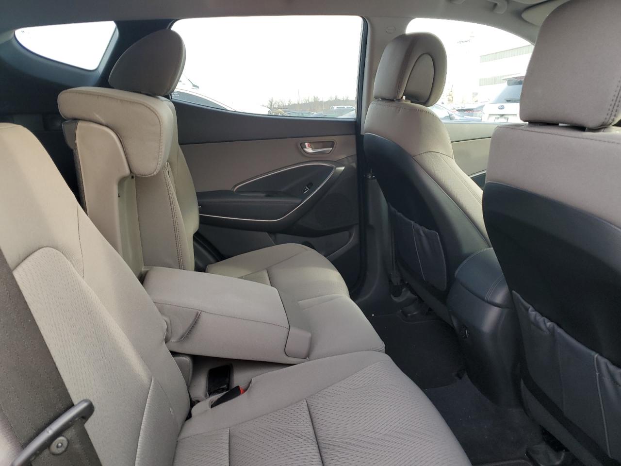 2018 Hyundai Santa Fe - Image 11