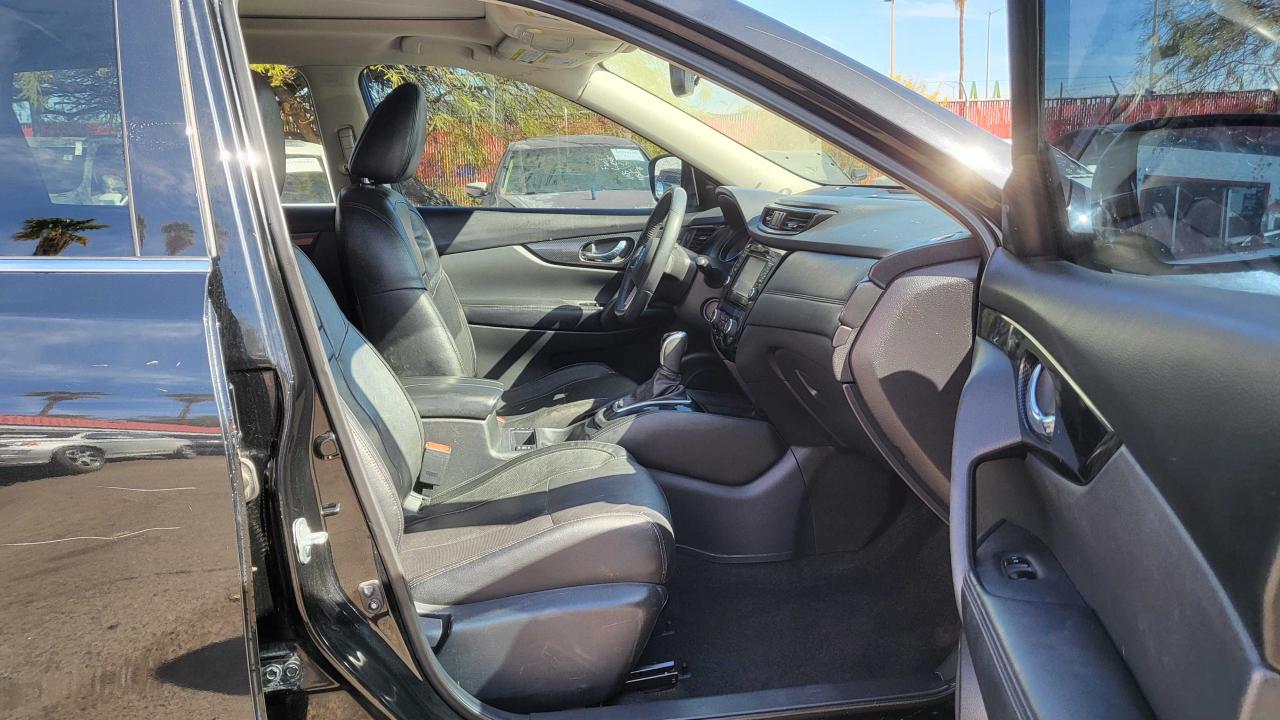2017 Nissan Rogue - Image 5