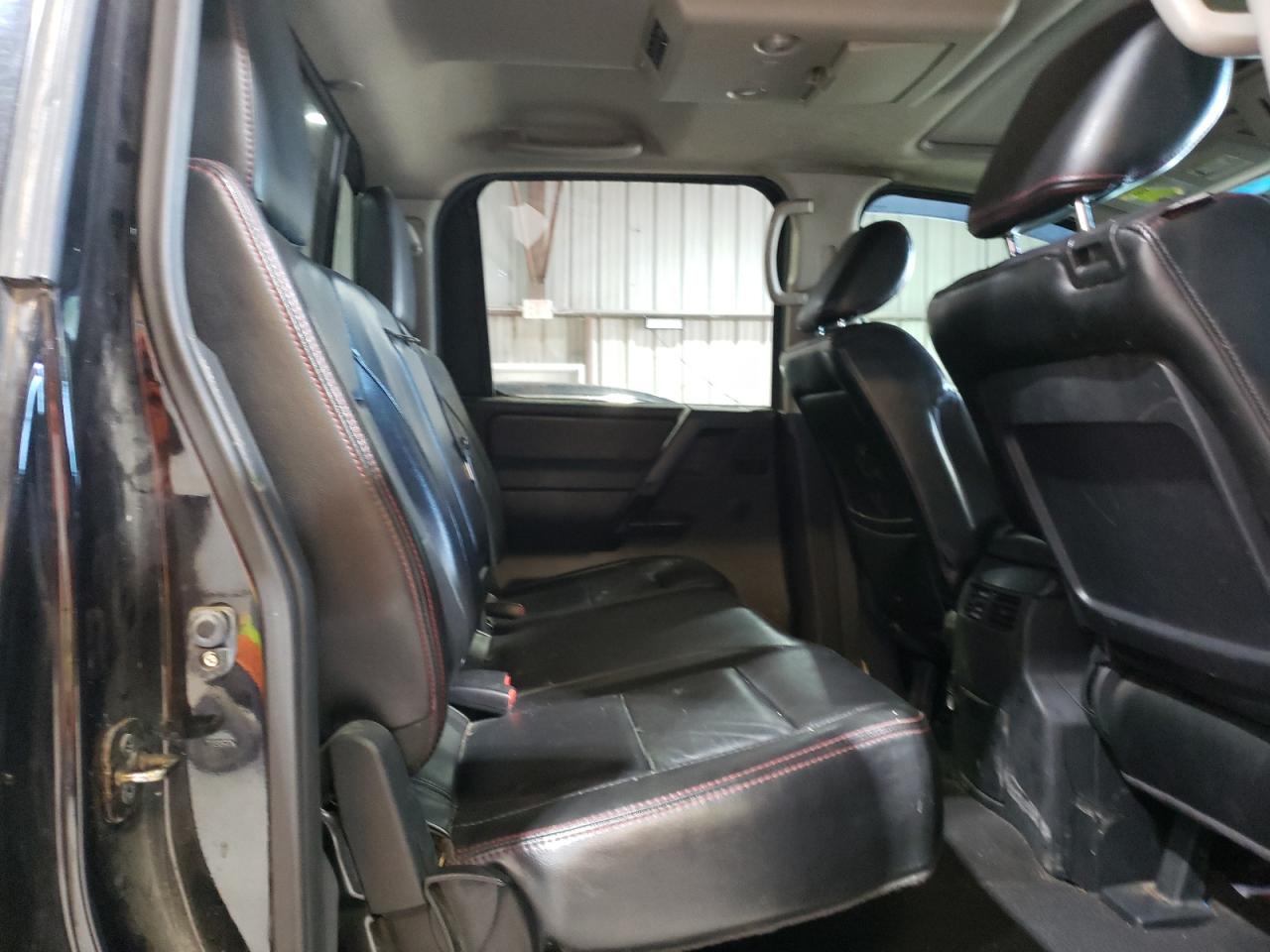 2012 Nissan Titan - Image 10