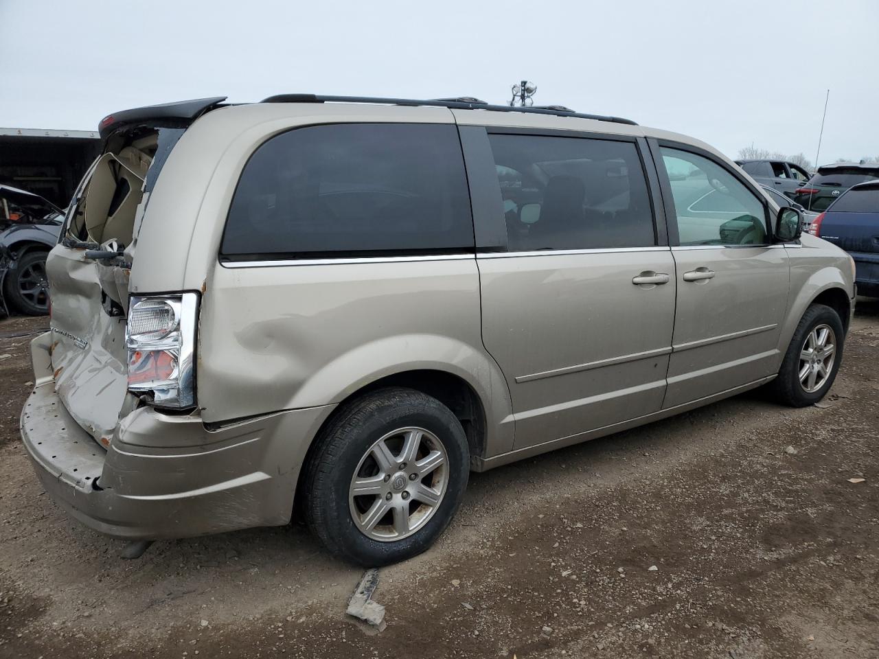 2008 Chrysler Town & Country - Image 3