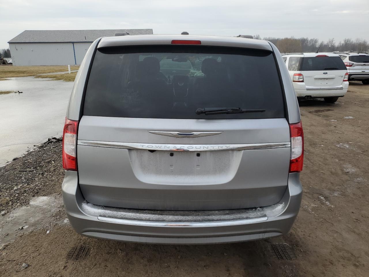 2014 Chrysler Town & Country - Image 6